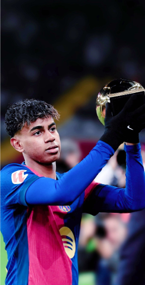 2.53米，麦克托米奈创下倒钩射门脚尖高度新的世界纪录