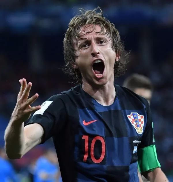 球星突破防守送出关键助攻